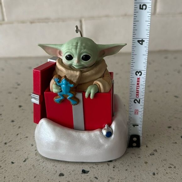 Star Wars The Mandalorian GROGU Greetings Hallmark 2022 Sound & Motion Ornament - Picture 6 of 12